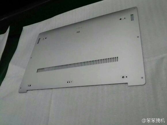 小米筆記本？看樣子面板是鋁模具